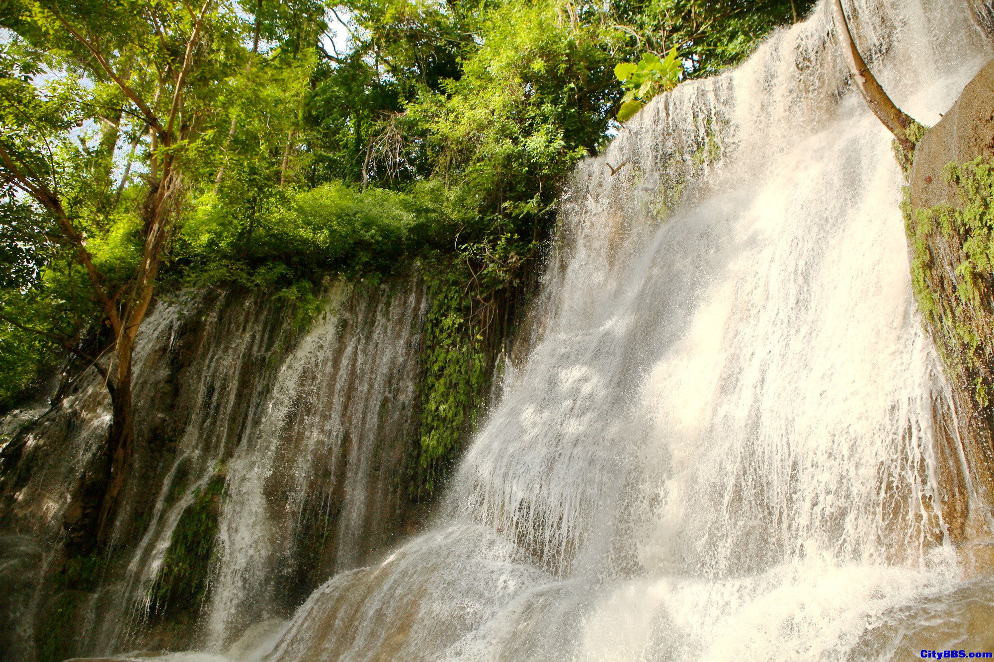 泰国内陆的极美瀑布