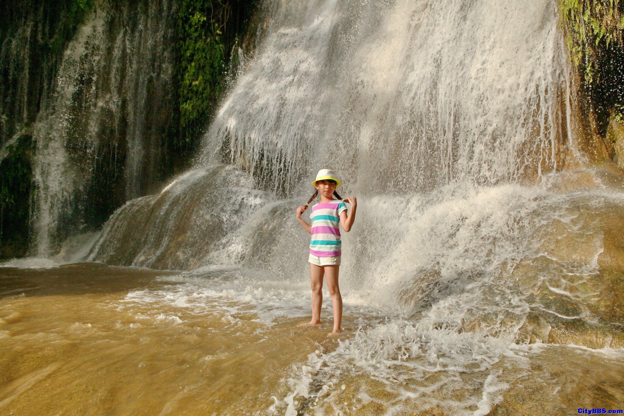  泰国内陆的美丽瀑布风光