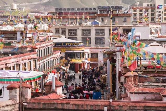 “佛都”这就不用说了，拉萨不止有佛，还非常佛系