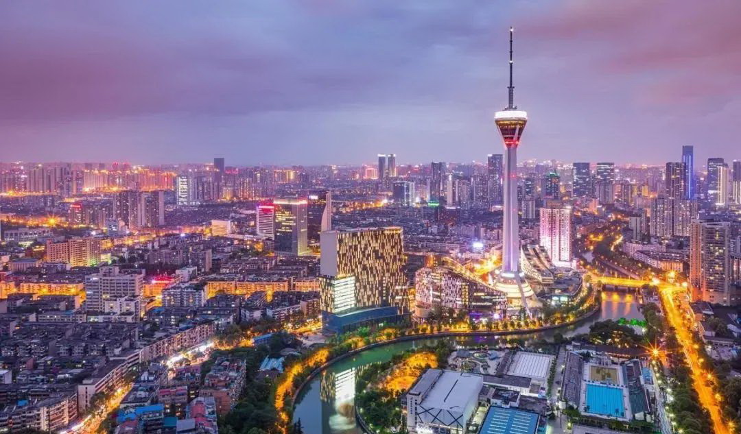 成都是一个生活节奏慢的休闲之城,具有独特的生活气息,号称是“一座来了就不想离开的城市”, 这里夜景主 ... 成都是一个生活节奏慢的休闲之城,具有独特的生活气息,号称是“一座来了就不想离开的城市”, 这里夜景主 ...