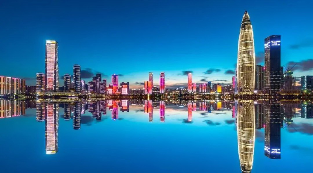 夜晚的深圳更是美轮美奂,灯光设计有其独特的魅力 夜晚的深圳更是美轮美奂,灯光设计有其独特的魅力