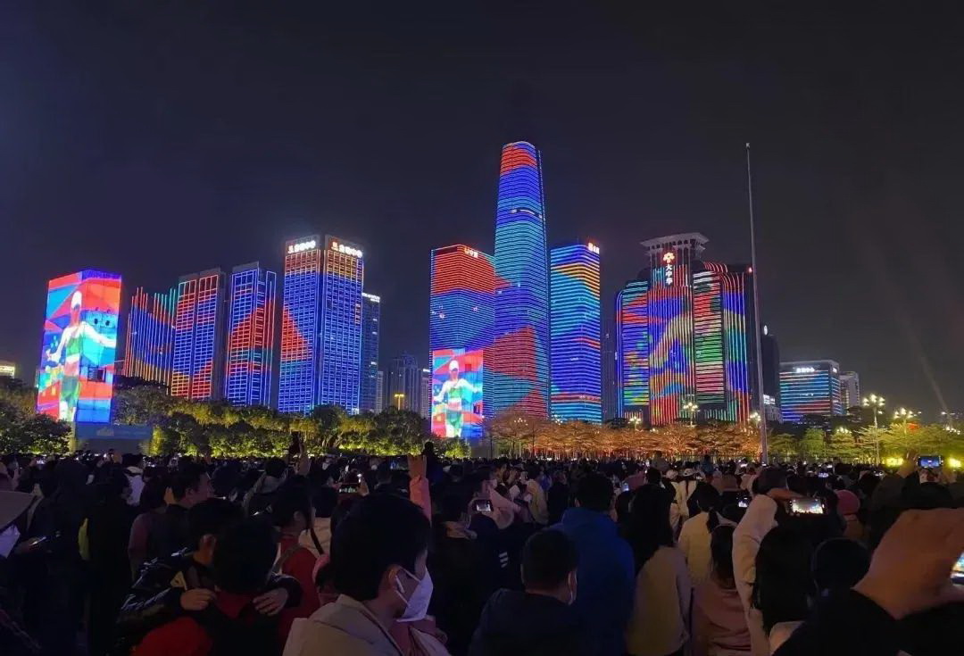 夜晚的深圳更是美轮美奂,灯光设计有其独特的魅力 夜晚的深圳更是美轮美奂,灯光设计有其独特的魅力