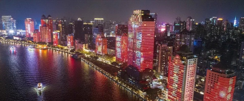 广州是中国改革开放的“南大门”,也是中国夜生活最丰富的城市 广州是中国改革开放的“南大门”,也是中国夜生活最丰富的城市