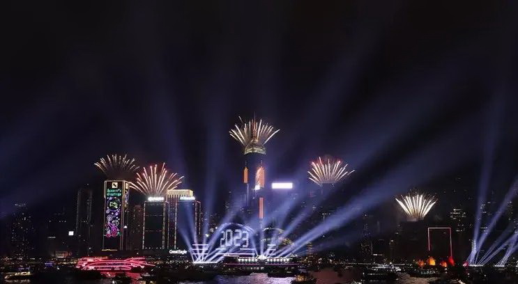 香港的夜景曾被誉为世界三大夜景之一,夜晚的香港光怪陆离,梦幻迷离中透露着万种风情.jpg 香港的夜景曾被誉为世界三大夜景之一,夜晚的香港光怪陆离,梦幻迷离中透露着万种风情.jpg
