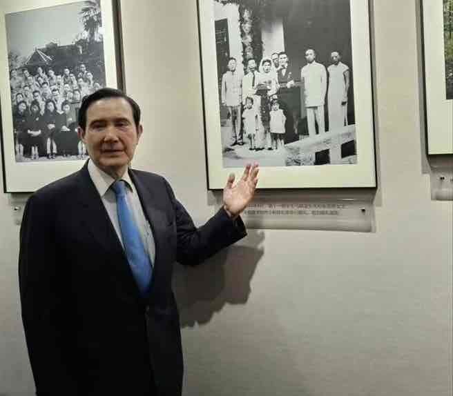 马英九《怀念我的母亲》一文中这样写道:“高中毕业后,她顺利考上中央政治学校(政大前身)与金陵大学 ... 马英九《怀念我的母亲》一文中这样写道:“高中毕业后,她顺利考上中央政治学校(政大前身)与金陵大学 ...