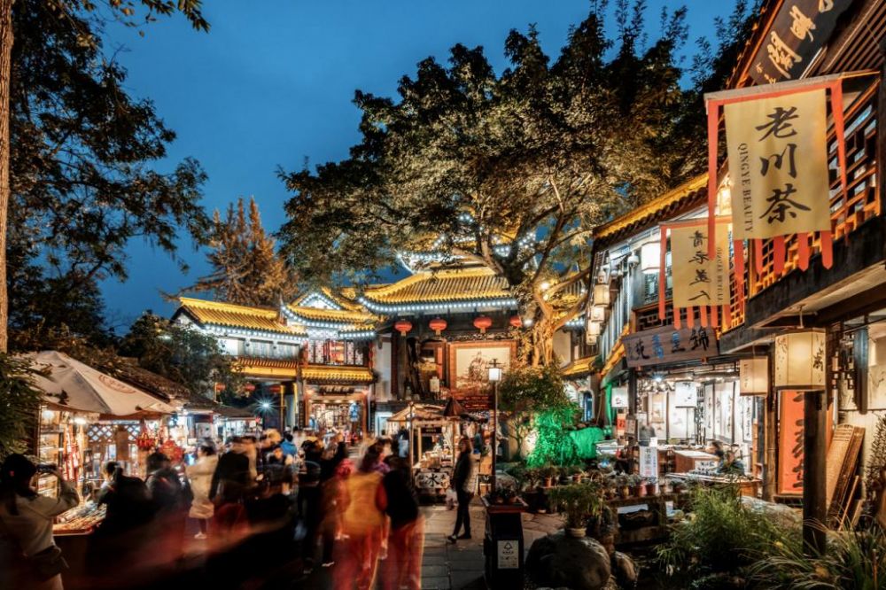 夜幕下灯火通明的成都锦里古街 夜幕下灯火通明的成都锦里古街