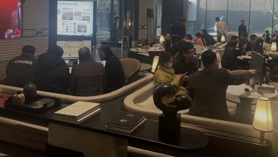 休息日的青云阙现场客流不断 休息日的青云阙现场客流不断