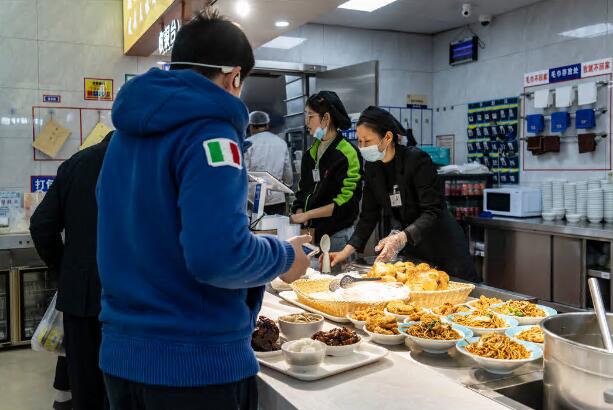 上海静安区同心荟社区食堂有面条和汤 上海静安区同心荟社区食堂有面条和汤