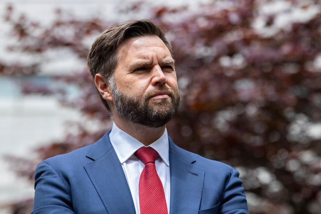 万斯,5月摄于曼哈顿 万斯,5月摄于曼哈顿