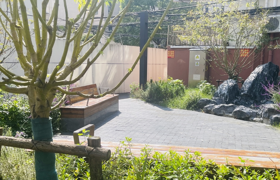 社区周边的公共座椅更实用