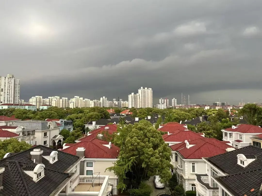 朴奕老房子的阳台外景 朴奕老房子的阳台外景