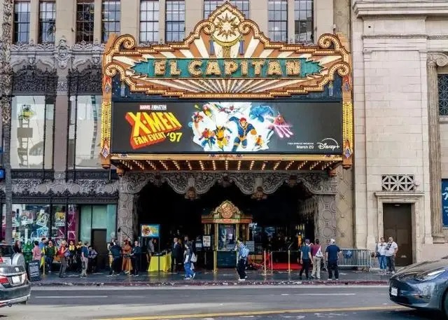 美国加州好莱坞一家剧院外景 美国加州好莱坞一家剧院外景