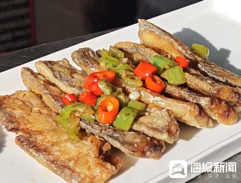 佟洁琼现场煎鱼摆盘 佟洁琼现场煎鱼摆盘