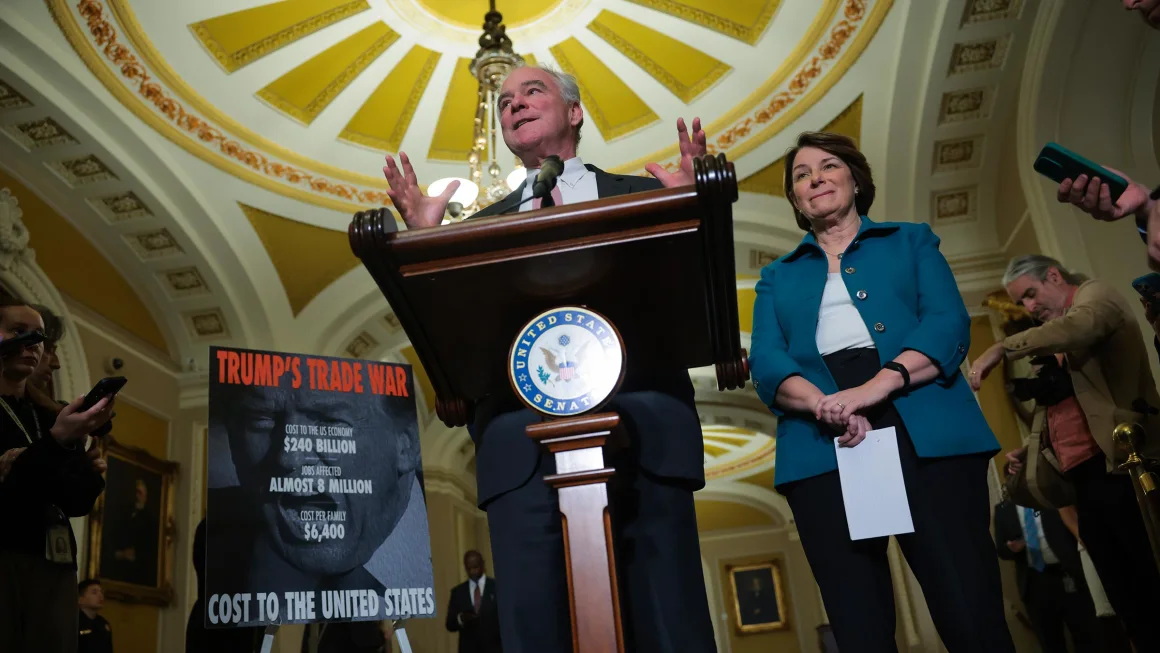 参议员蒂姆·凯恩与参议员艾米·克洛布查尔