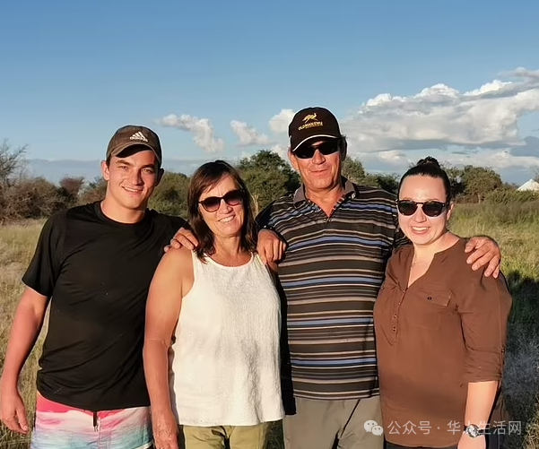 凯贝尔 妻子康妮 和两个孩子 迪特(Dieter)与海蒂(Heidi) 凯贝尔 妻子康妮 和两个孩子 迪特(Dieter)与海蒂(Heidi)