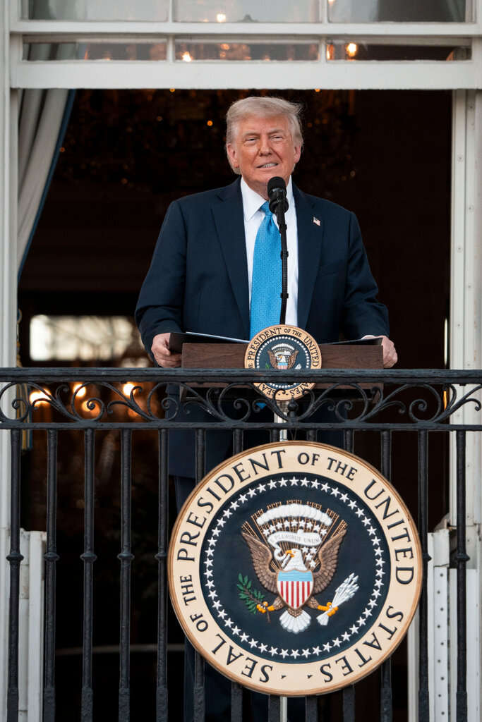 在动摇已经运作了几个世代的美国体制的根基方面,特朗普取得了可能几个月前都预料不到的成功 ... 在动摇已经运作了几个世代的美国体制的根基方面,特朗普取得了可能几个月前都预料不到的成功 ...