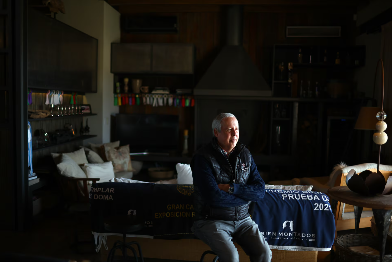 丹尼尔·萨马蒂诺是Kheiron Biotech公司的联合创始人,该公司研发了这些基因编辑的小马驹 ... 丹尼尔·萨马蒂诺是Kheiron Biotech公司的联合创始人,该公司研发了这些基因编辑的小马驹 ...