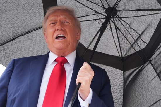 美国总统特朗普表示,若俄乌冲突无法解决,他可能会向乌克兰提供“战斧”导弹 ... 美国总统特朗普表示,若俄乌冲突无法解决,他可能会向乌克兰提供“战斧”导弹 ...