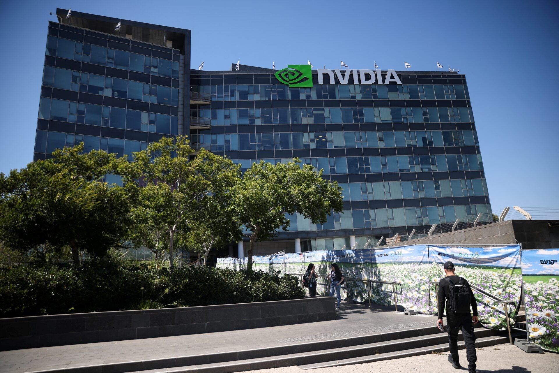 NVIDIA 标志出现在以色列北部 Yokne'am 高科技园区的设施上 NVIDIA 标志出现在以色列北部 Yokne'am 高科技园区的设施上