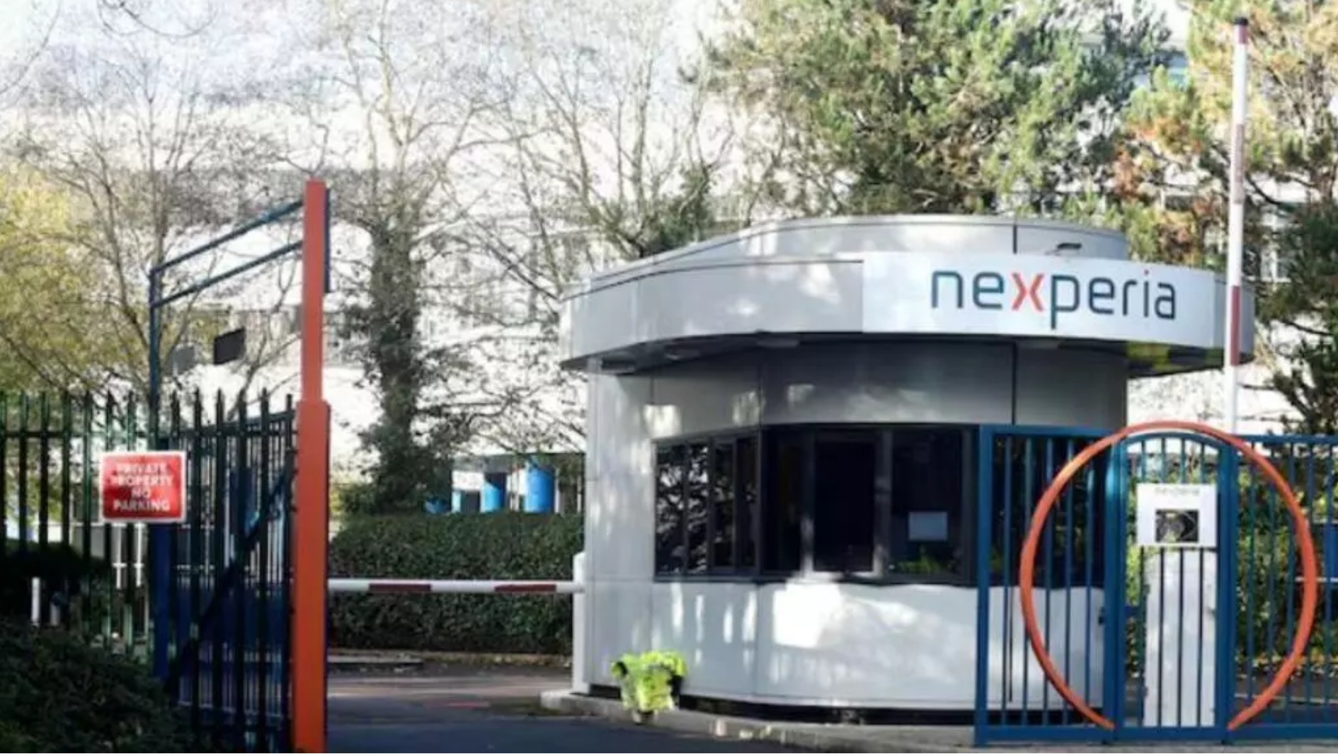 英国威尔士纽波特,安世半导体旗下微芯片生产商Newport Wafer Fab工厂正门一景 ... 英国威尔士纽波特,安世半导体旗下微芯片生产商Newport Wafer Fab工厂正门一景 ...